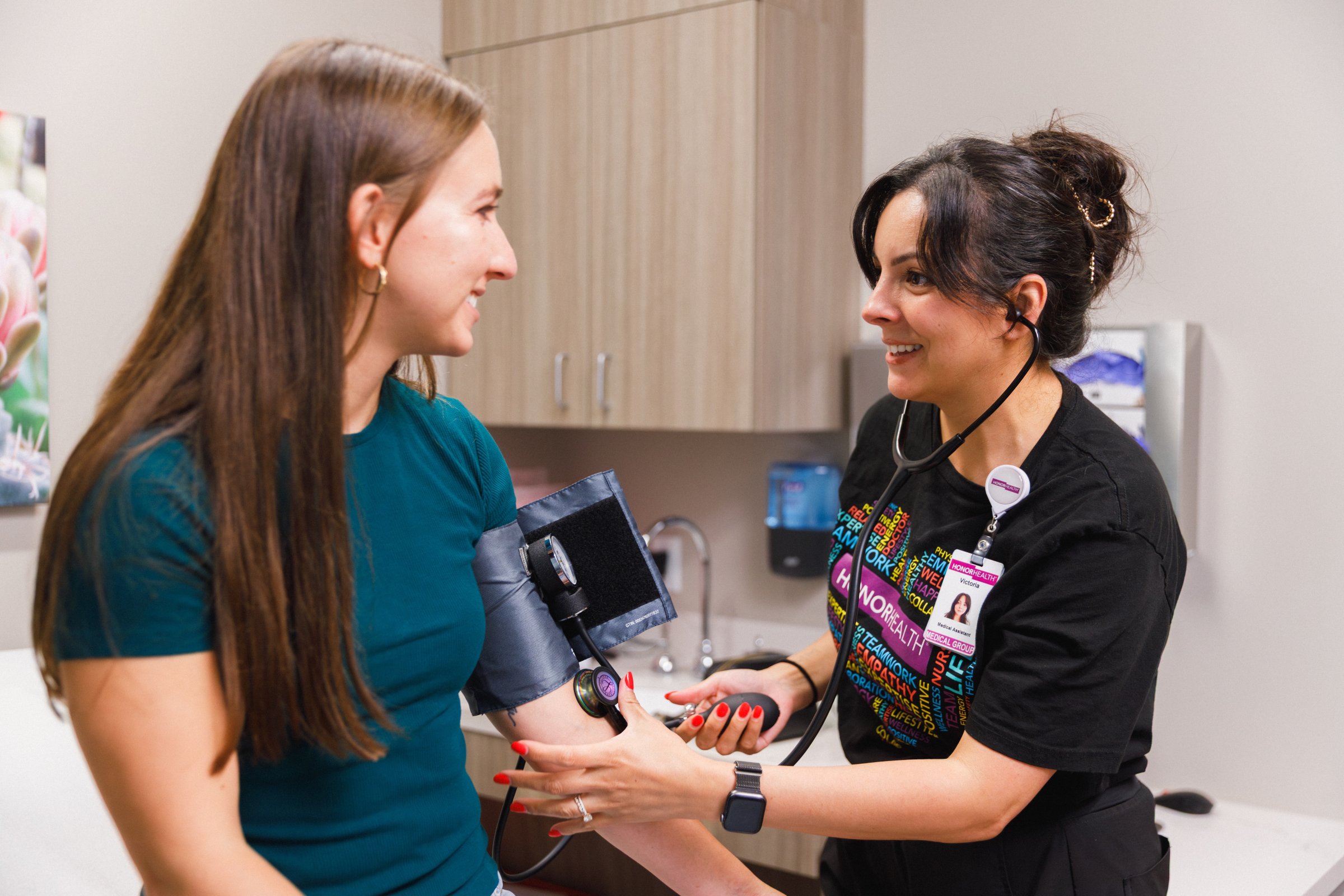 An AFib patient reviewing a care plan with a HonorHealth specialist